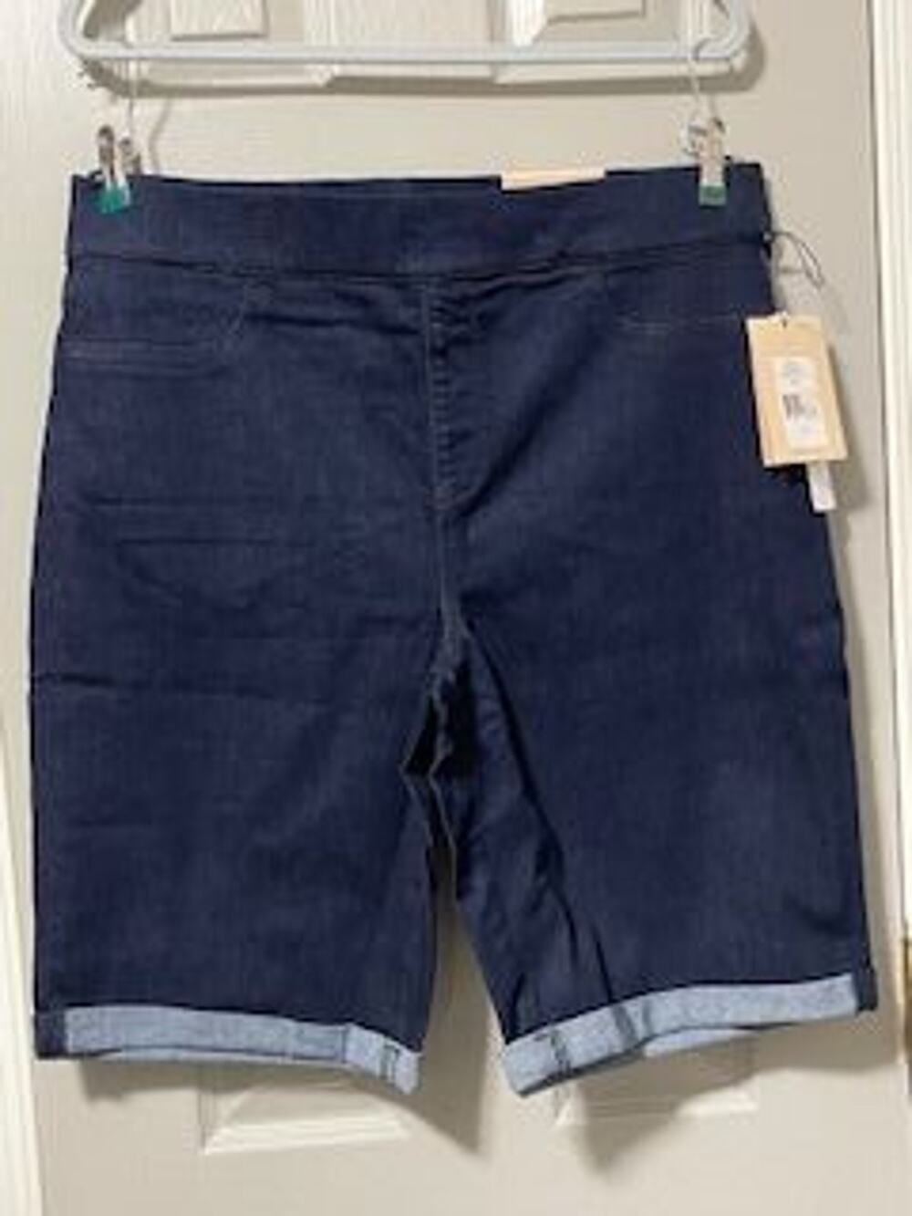 #B1049 NWT NYDJ lift tuck technology cuffed Bermuda style pull on short size 16